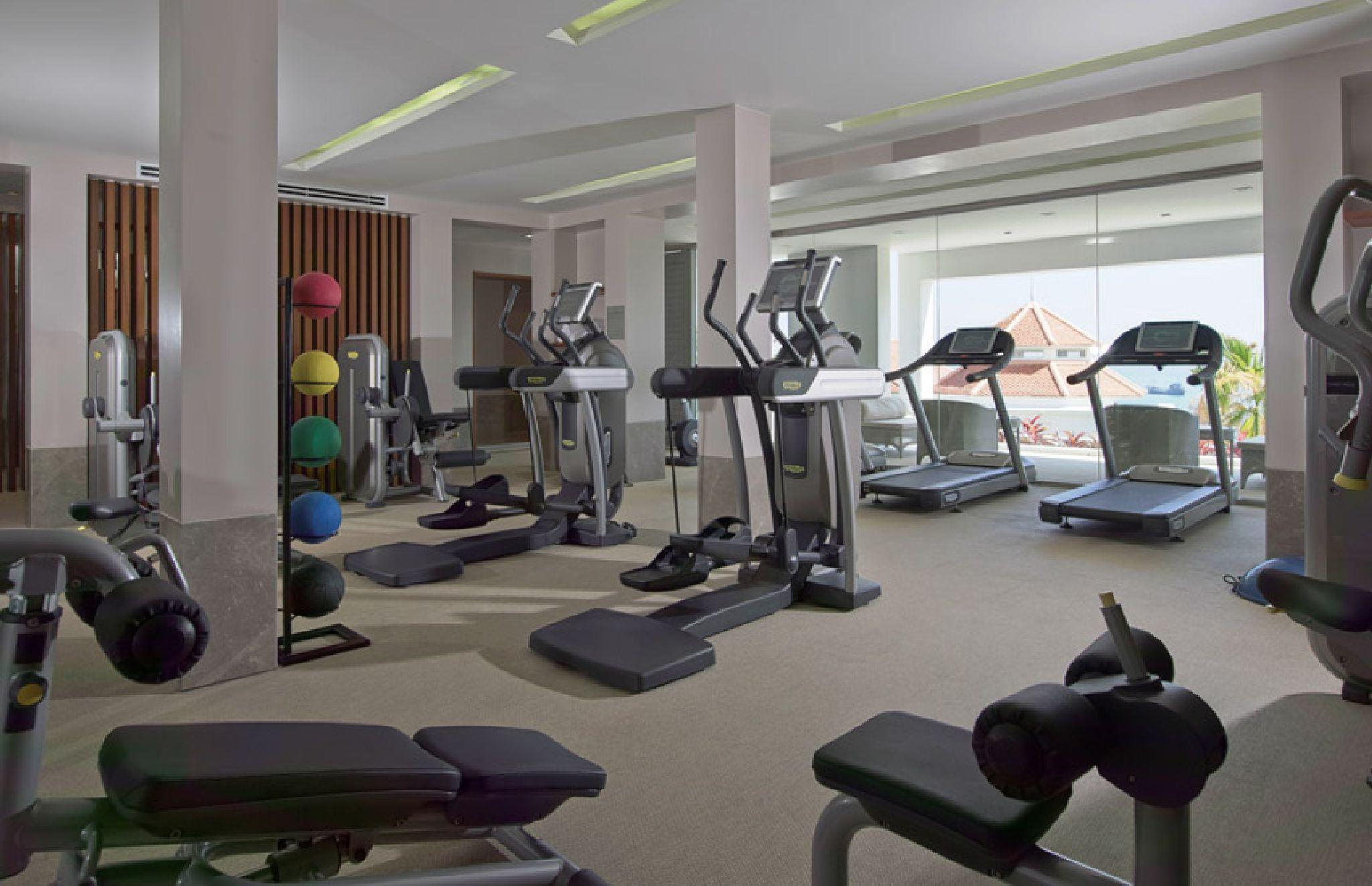 Amatara Welleisure Resort Cape Panwa Bagian luar foto A gym at a hotel