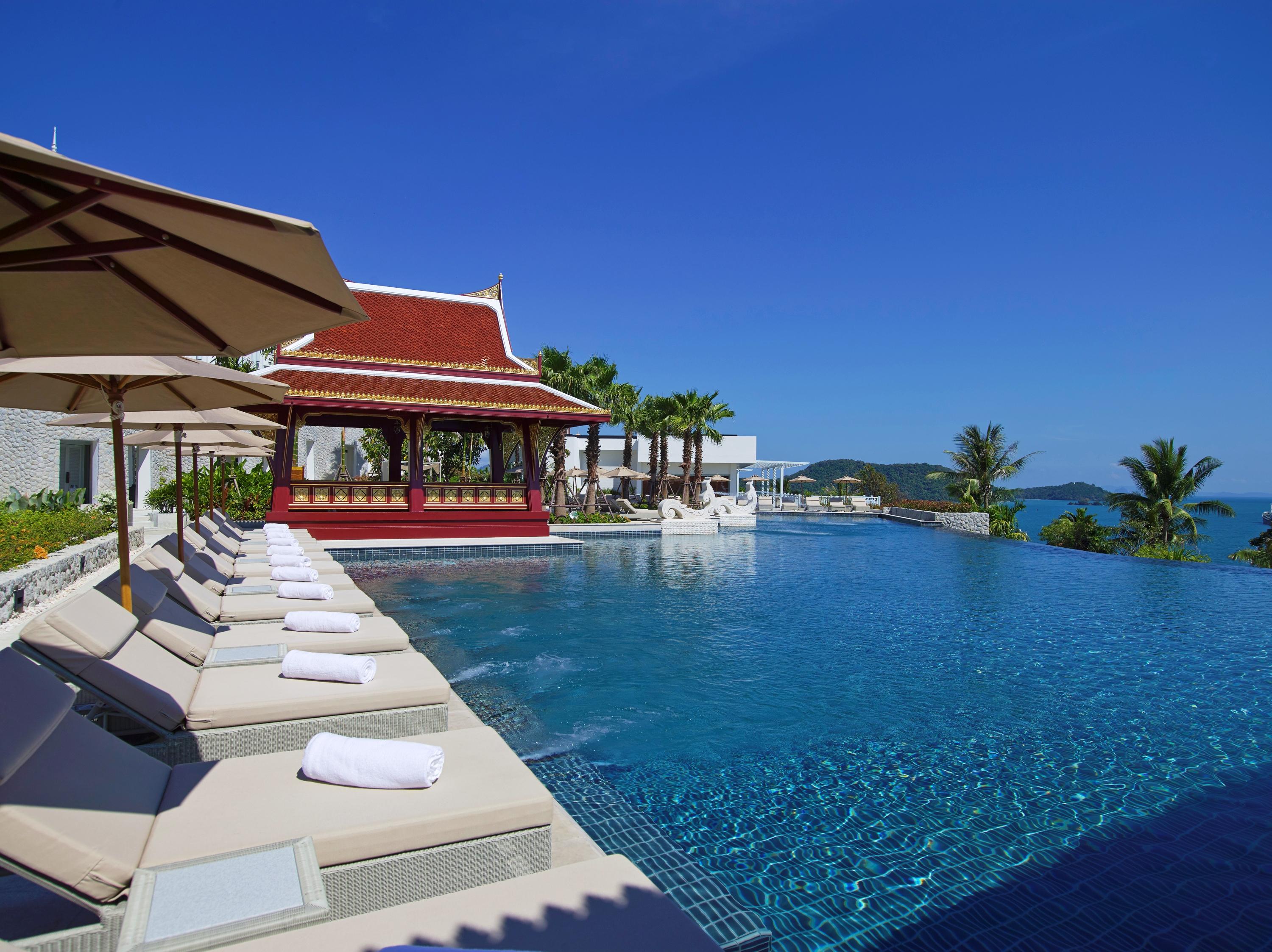 Amatara Welleisure Resort Cape Panwa Bagian luar foto The swimming pool at the hotel