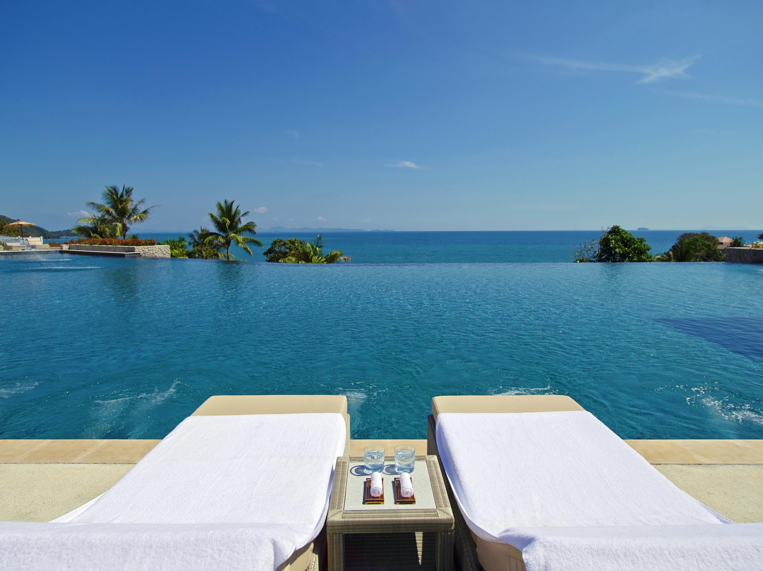 Amatara Welleisure Resort Cape Panwa Bagian luar foto Infinity pool at the resort