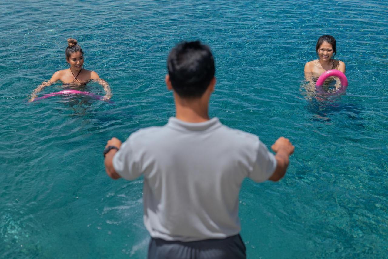 Amatara Welleisure Resort Cape Panwa Bagian luar foto A swimming instructor