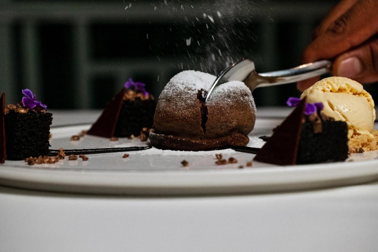 Amatara Welleisure Resort Cape Panwa Bagian luar foto A chocolate dessert