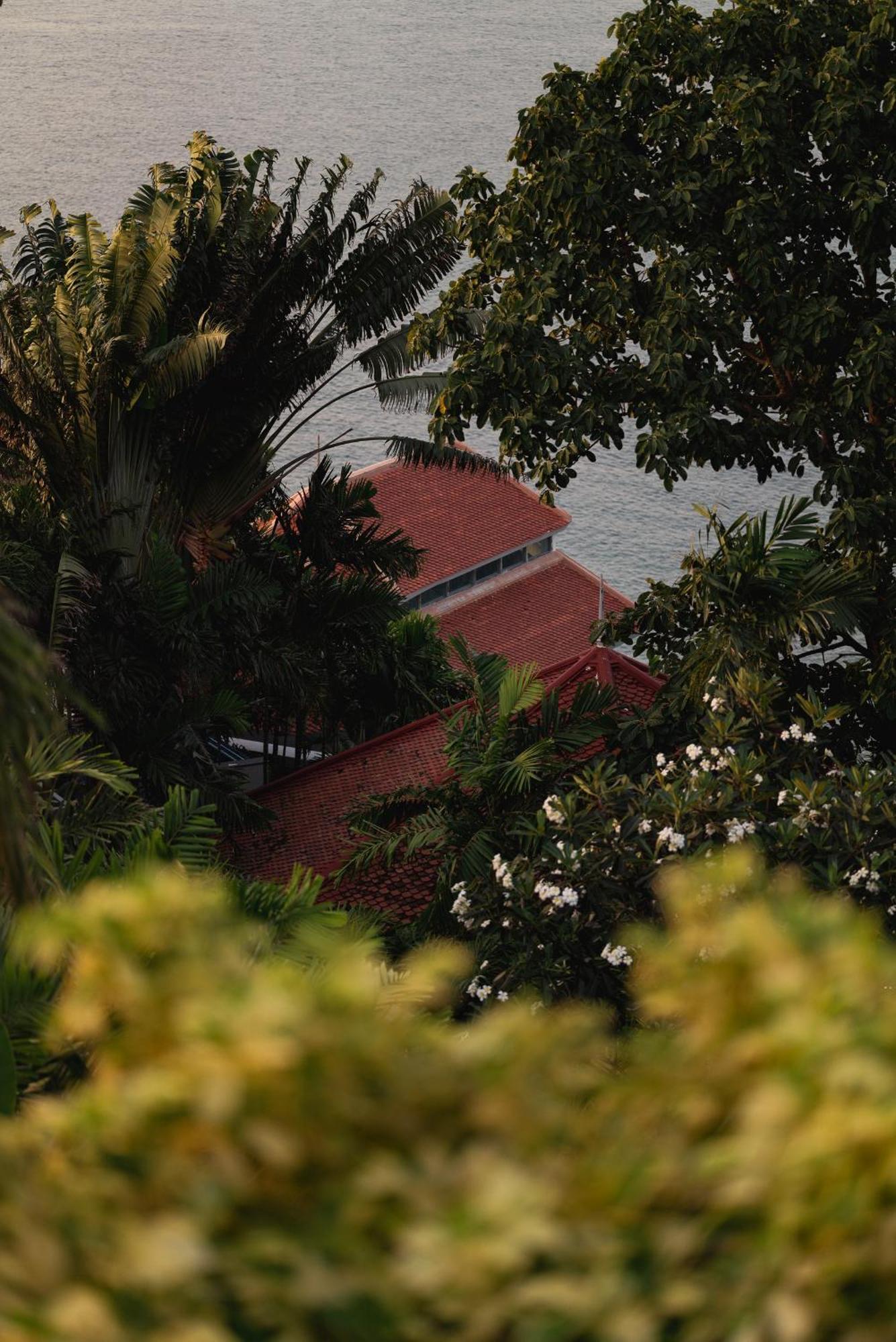 Amatara Welleisure Resort Cape Panwa Bagian luar foto The house of the Ambassador of the United States to the Philippines